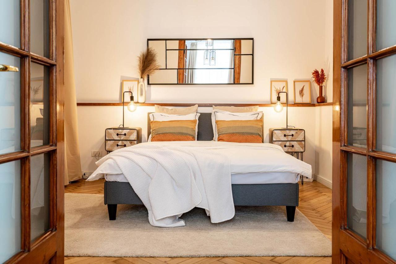 Appartamento 2Br Blue Cloud In The Centre Bucarest Esterno foto